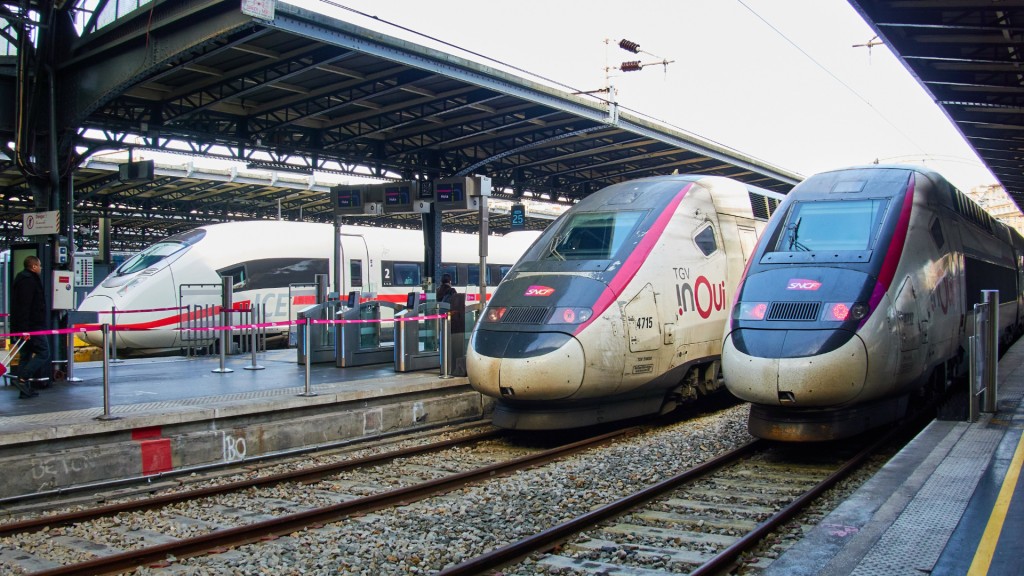 Ein ICE und zwei TGV-Züge 