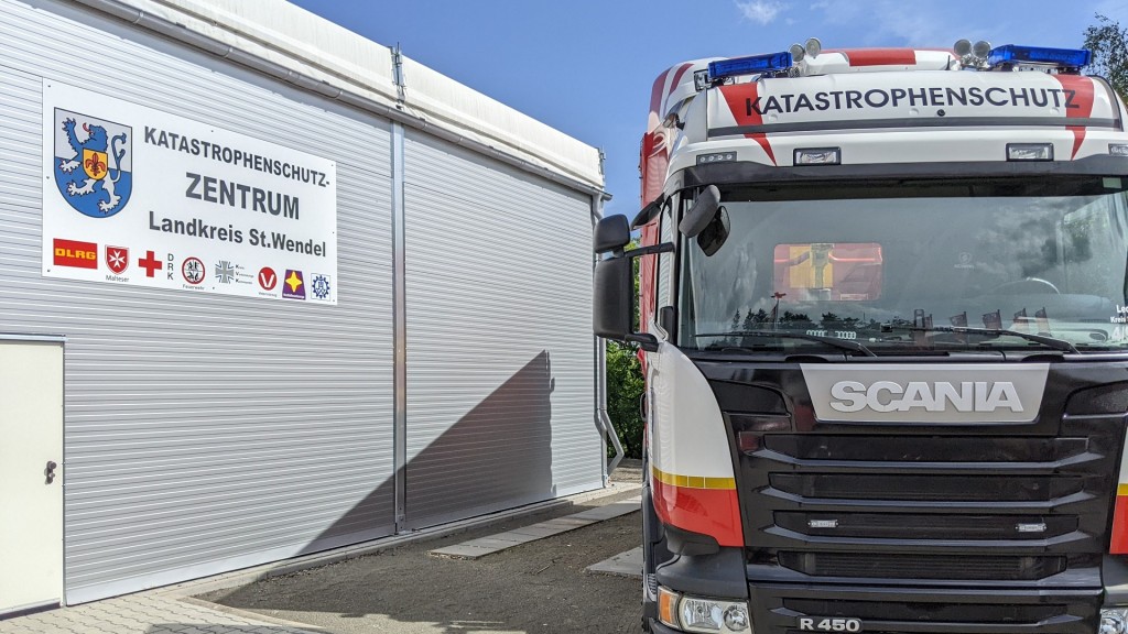 Lastwagen und Lagerhalle des Katastrophenschutz-Zentrums in St. Wendel