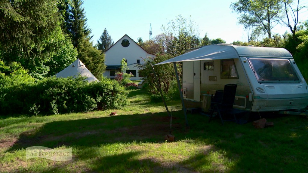 Foto: Campingwagen auf der Wiese