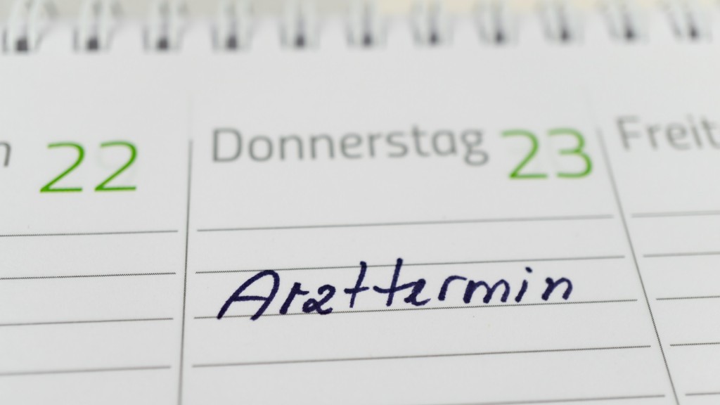 Foto: Ein Arzttermin wurde für einen Donnerstag in einen Kalender eingetragen (Symbolild)