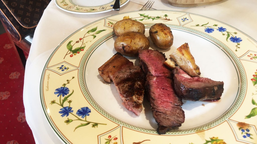 Spießbraten mit gegrillten Kartoffeln