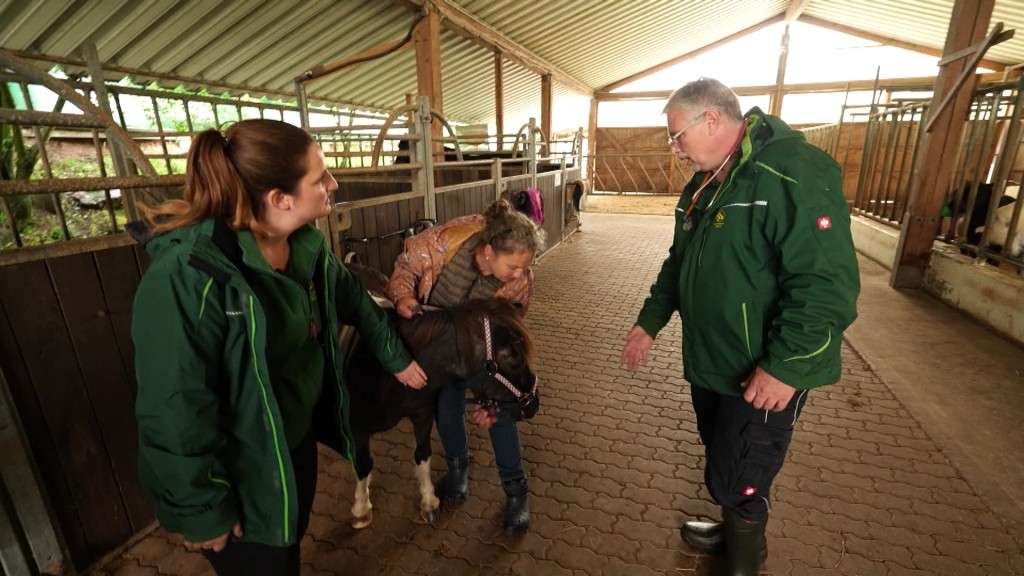 Foto: Manuela Weichsel mit einem Pony