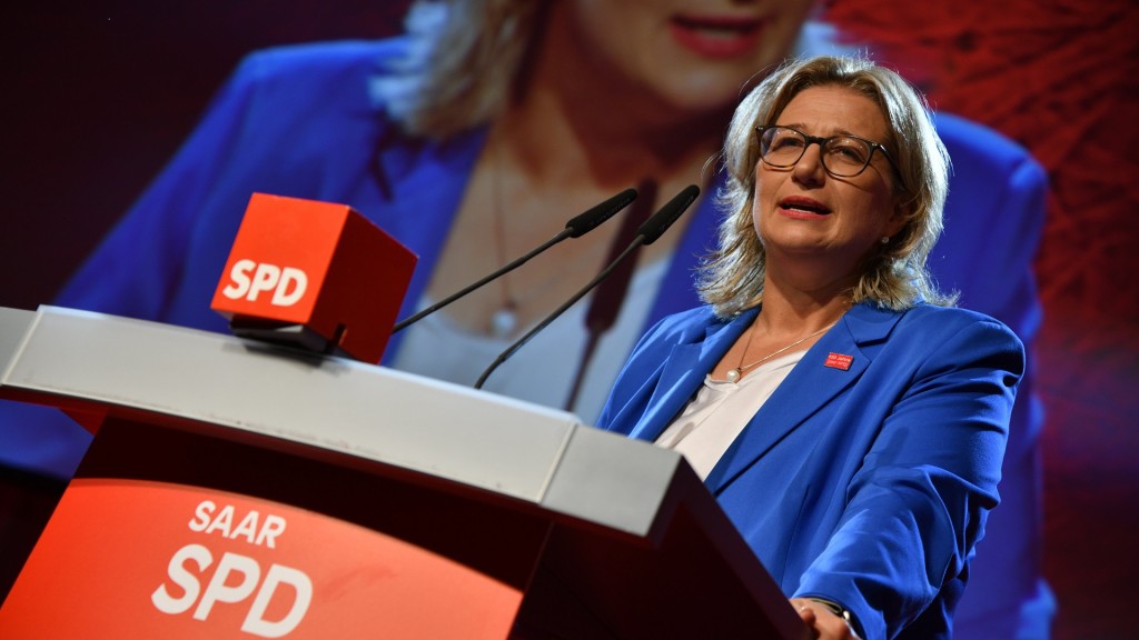 Foto: Anke Rehlinger hält eine Rede anlässlich des Festakts zu 120 Jahren Saar-SPD.