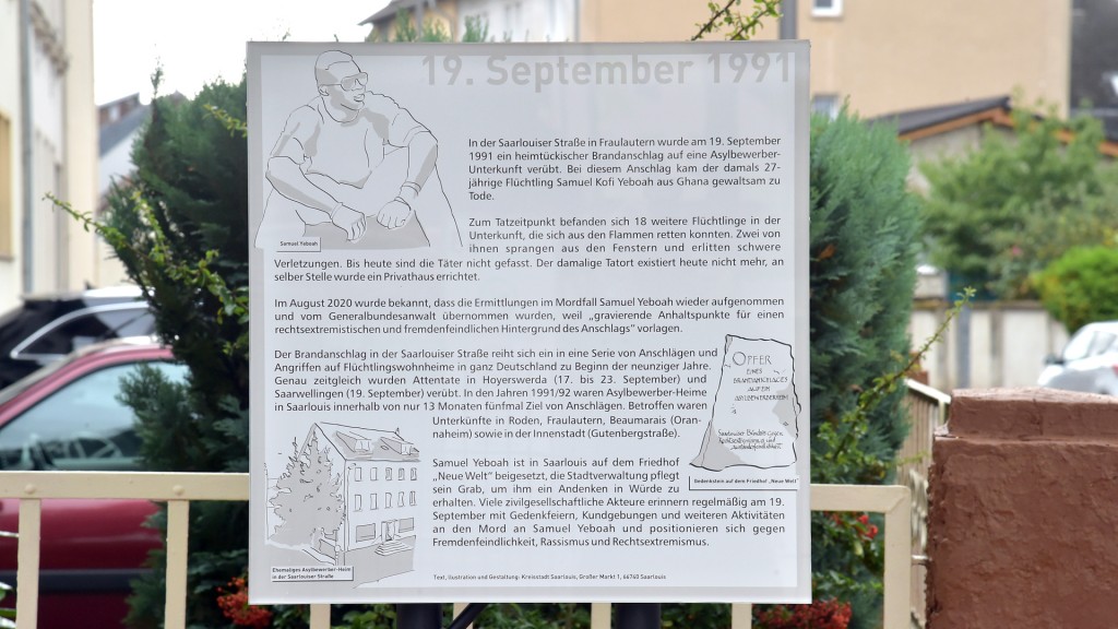 Foto: Eine Gedenktafel für Samuel Kofi Yeboah in der Saarlouiser Straße, Höhe Hausnummer 53, in Saarlouis.