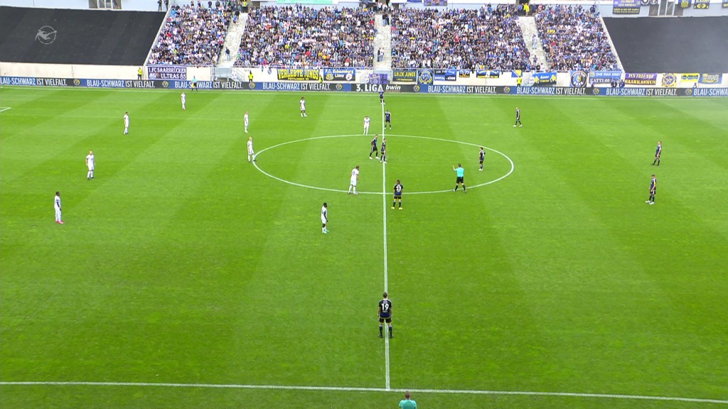 Foto: Anpfiff im Südwestderby: 1. FC Saarbrücken gegen SV Waldhof Mannheim