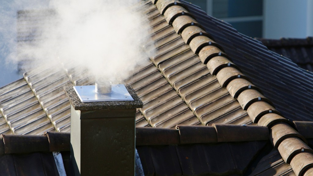 Foto: Hausdach mit rauchendem Schornstein