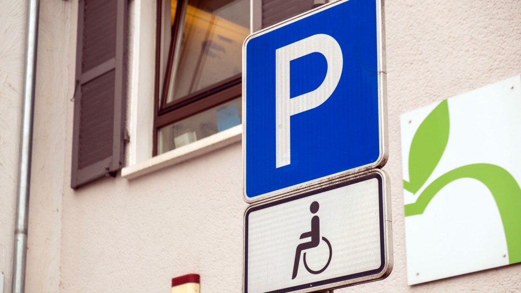 Foto: Parkplatzschild für Behindertenparkplatz