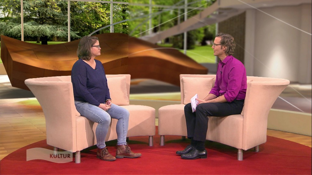Foto: Martha Kaiser im Interview mit Moderator Jochen Erdmenger