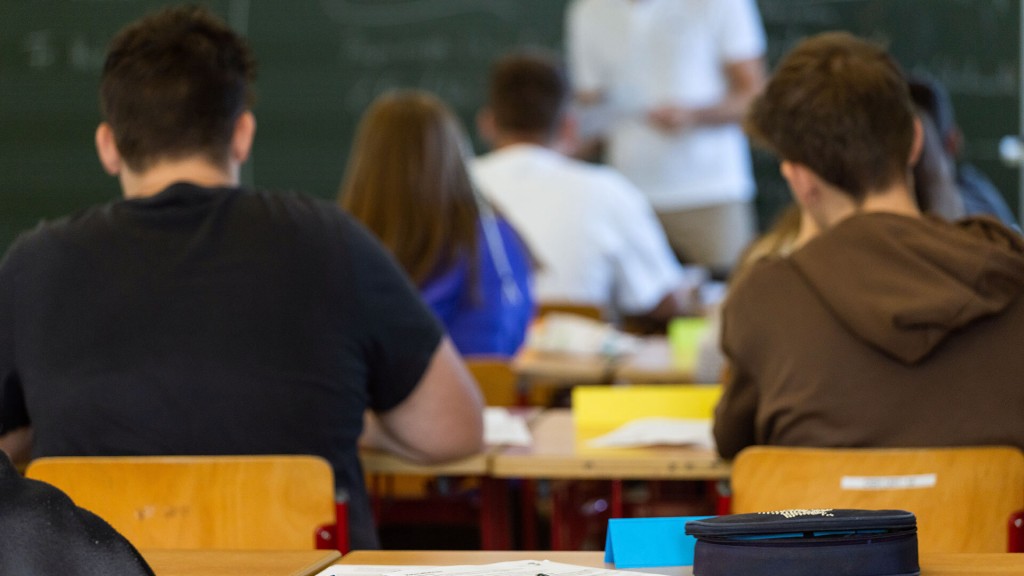 Symbolbild: Schüler sitzen im Unterricht