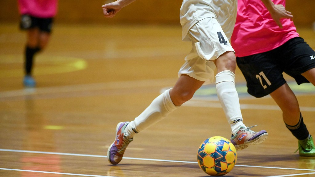 Foto: Spielerinnen bei einem Hallenfußball-Turnier