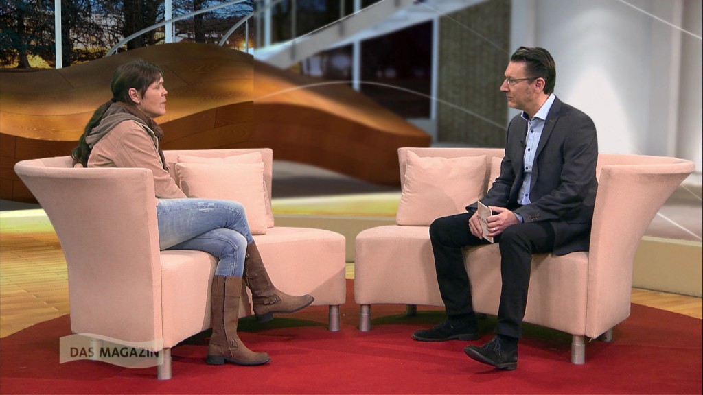 Foto: Wolfs-Expertin Tatjana Schneider im Interview mit Marcel Lütz-binder