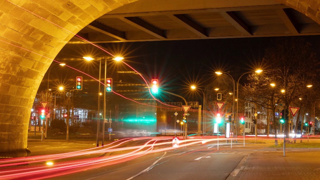 Foto: Straßenkreuzung in der Nacht