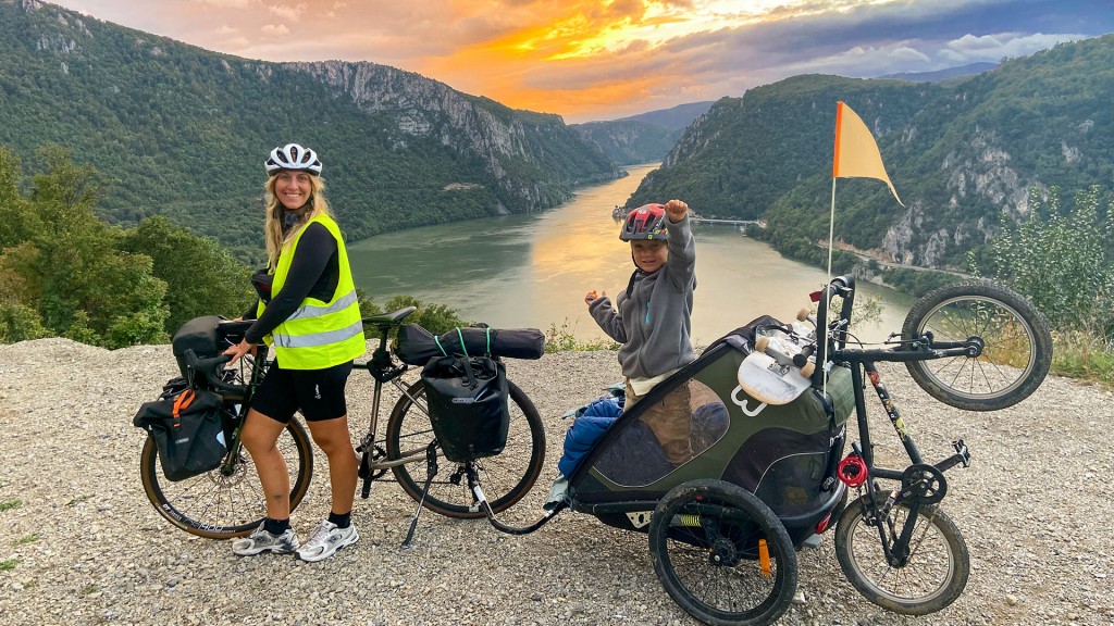 Foto: Sonnenuntergang am Schwarzen Tor in Serbien