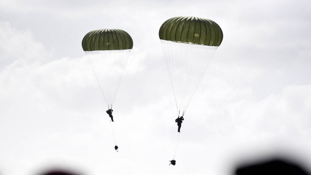 Fallschirmjäger der Bundeswehr bei einer Übung