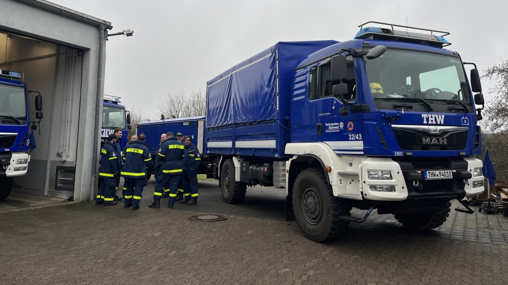 THW Freisen vor der Abfahrt ins Hochwassergebiet in Niedersachsen