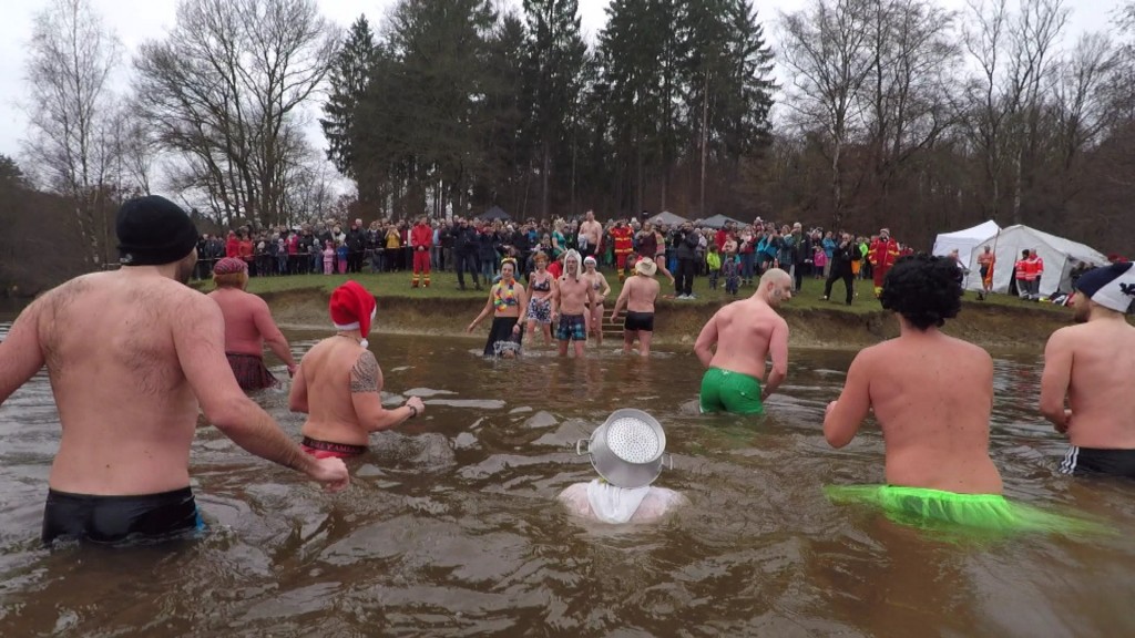 Eisschwimmen im Itzenplitzer Weiher 2020