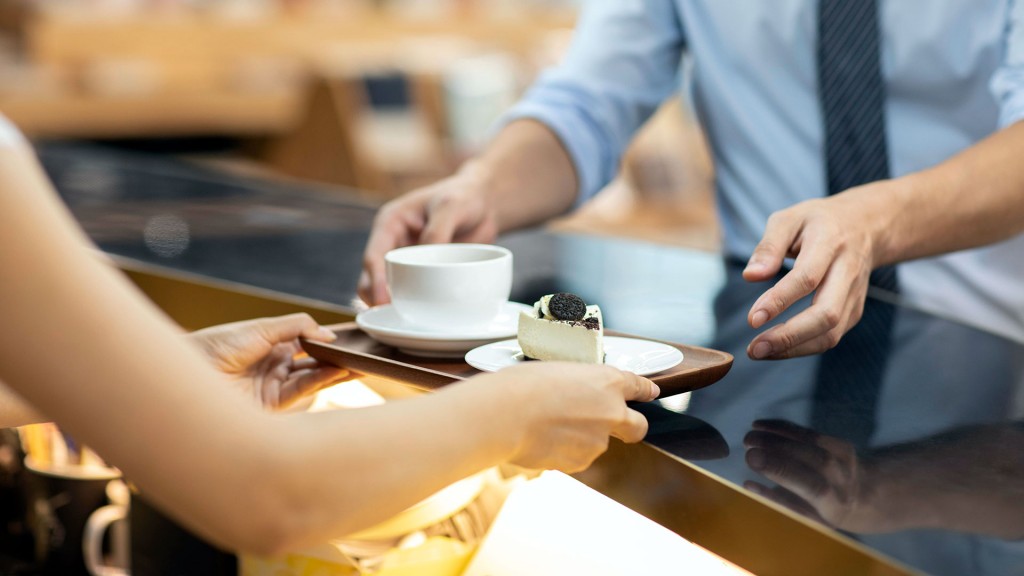 Ein Tablett mit Kaffee und Kuchen