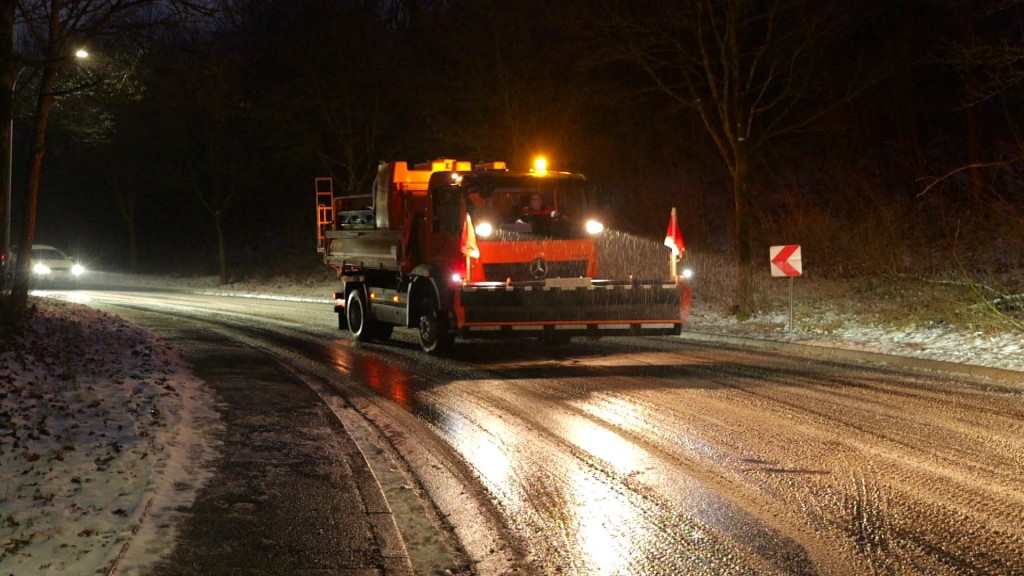 Foto: Streufahrzeug im Einsatz