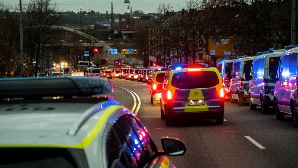 Polizeiaufgebot rund um das Ludwigsparkstadion