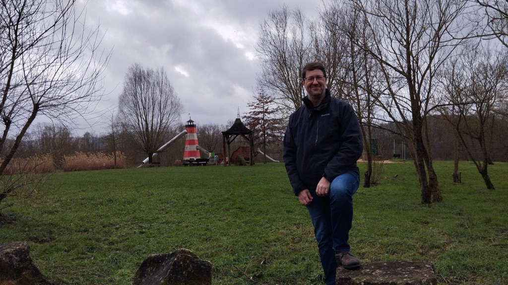 Torsten Nikola am Spielplatz im Saargarten in Beckingen