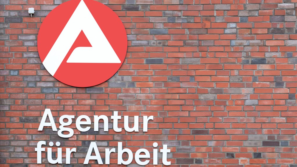 Schild mit dem Logo der Arbeitsagentur und dem Schriftzug 