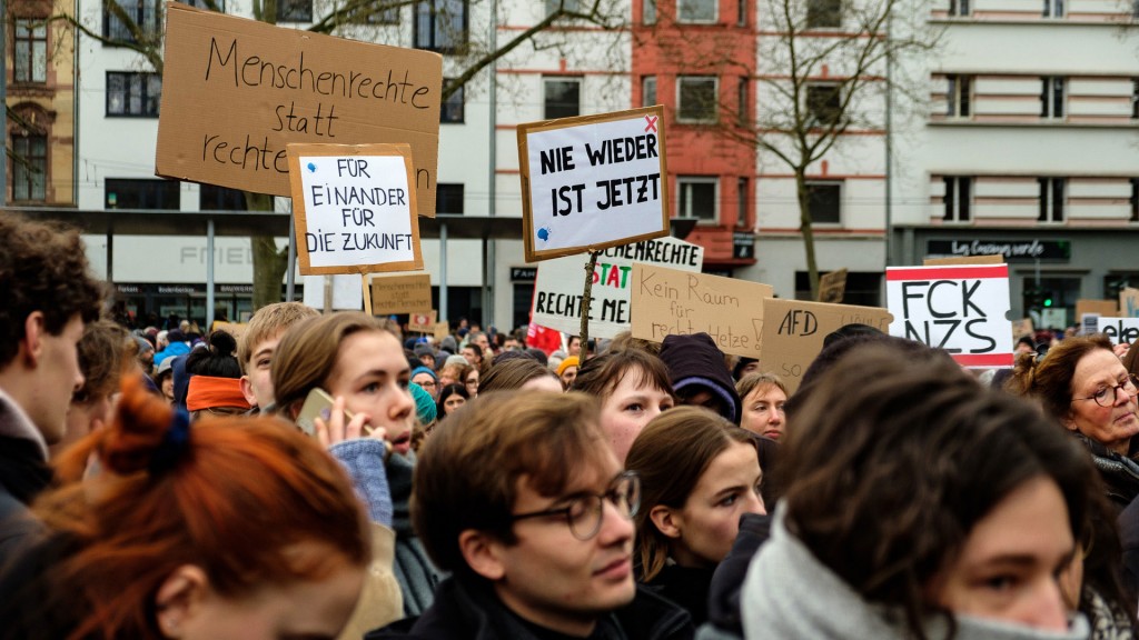 Zahlreiche Teilnehmer bei Demo gegen rechts in Saarbrücken