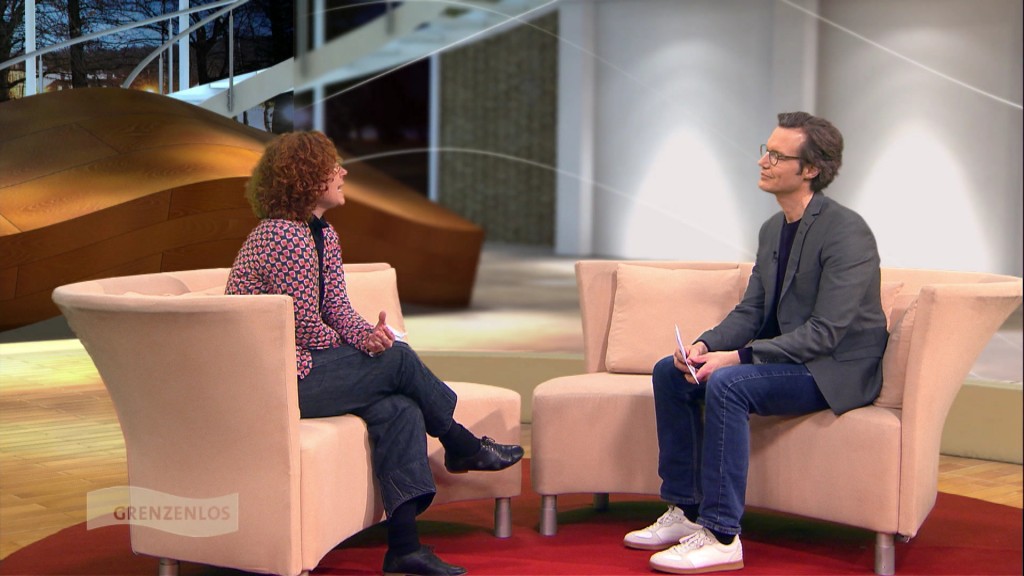 Foto: Sabine Wachs (l.) und Jochen Erdmenger (r.) im Studio