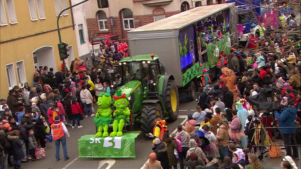 Der SR 3-Prunkwagen beim Rosenmontagsumzug in Neunkirchen