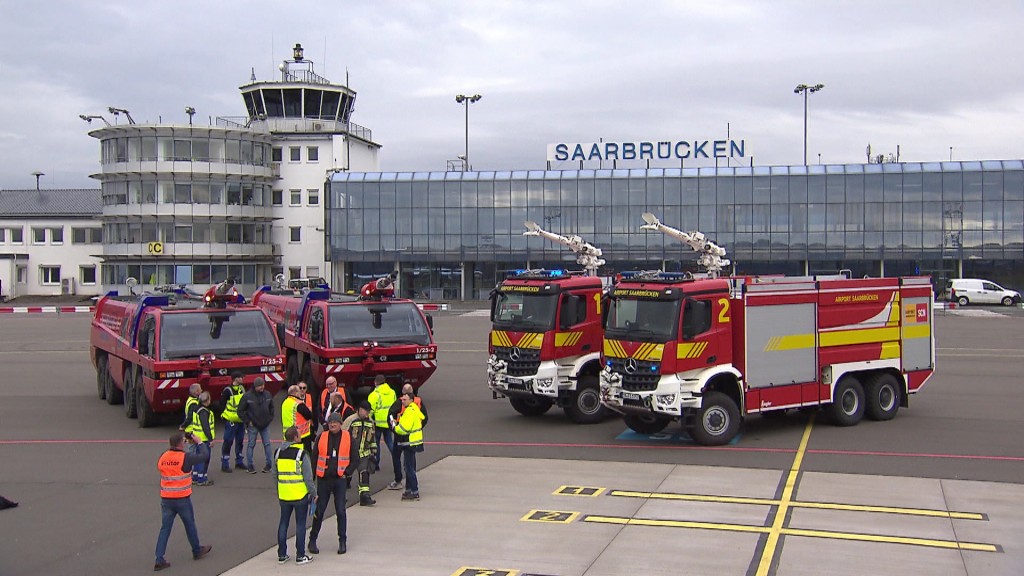 Foto: Löschfahrzeuge des Saarbrücker Flughafens