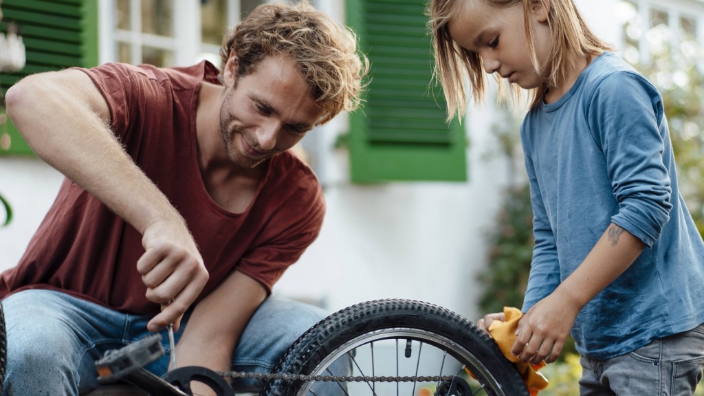 Das Fahrrad wird fit für den Start in die Radsaison gemacht.