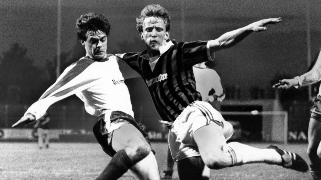 Foto: 1981: Andreas Brehme (1. FC Saarbrücken, re.) gegen Klaus Teichmann (VfB Eppingen)
