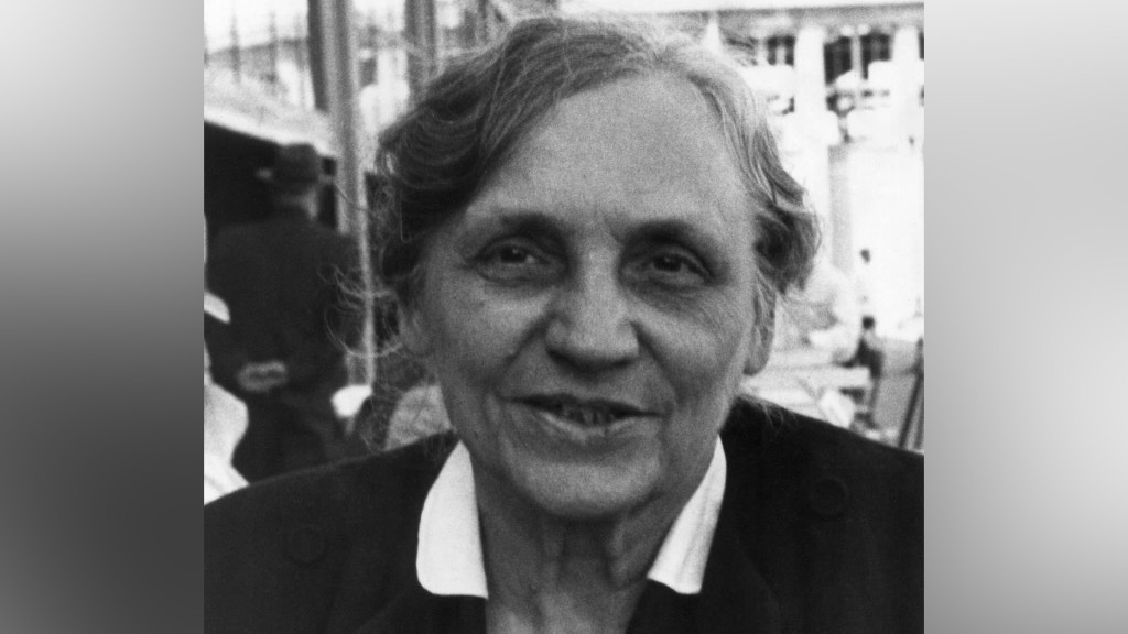 Marie Juchacz, die erste Frau, die eine Rede in der Weimarer Nationalversammlung hielt