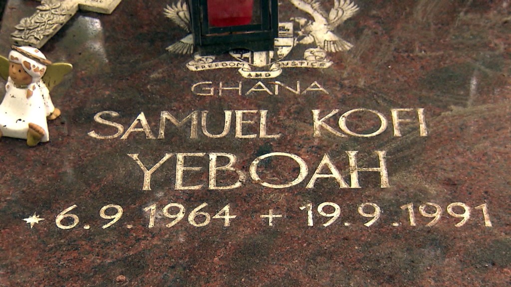 Grabmahl zum Gedenken an Samuel Kofi Yeboah