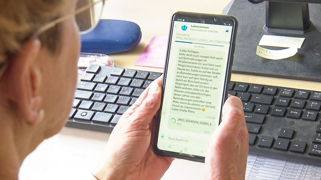 Der „OSS-Messenger“ der Online Schule Saar auf einem Smartphone