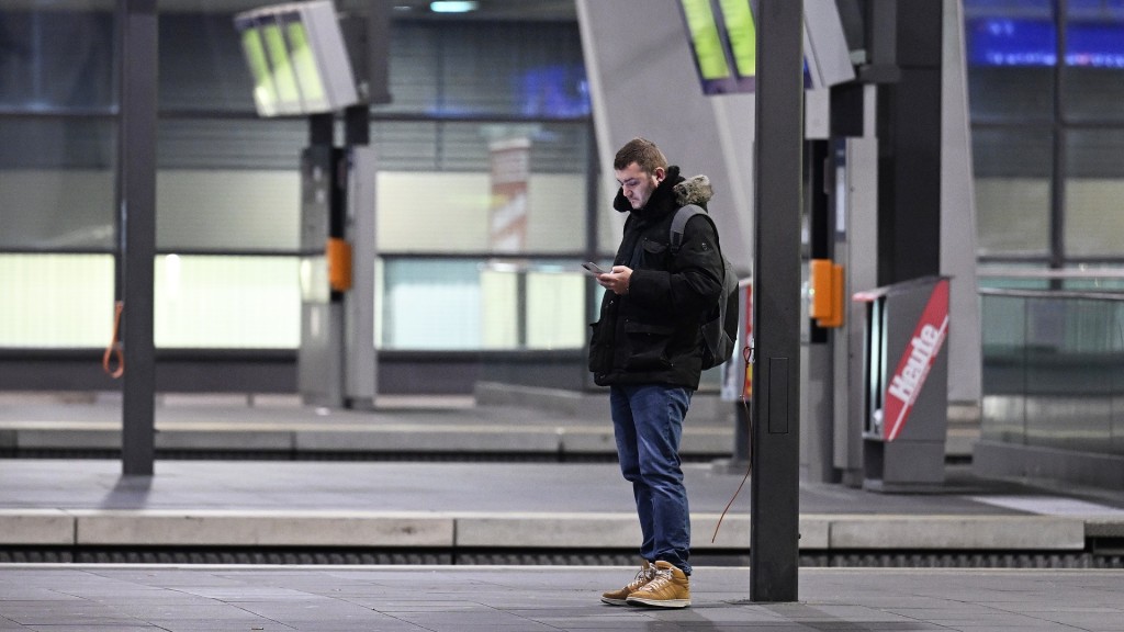 Wartender auf dem Bahnsteig