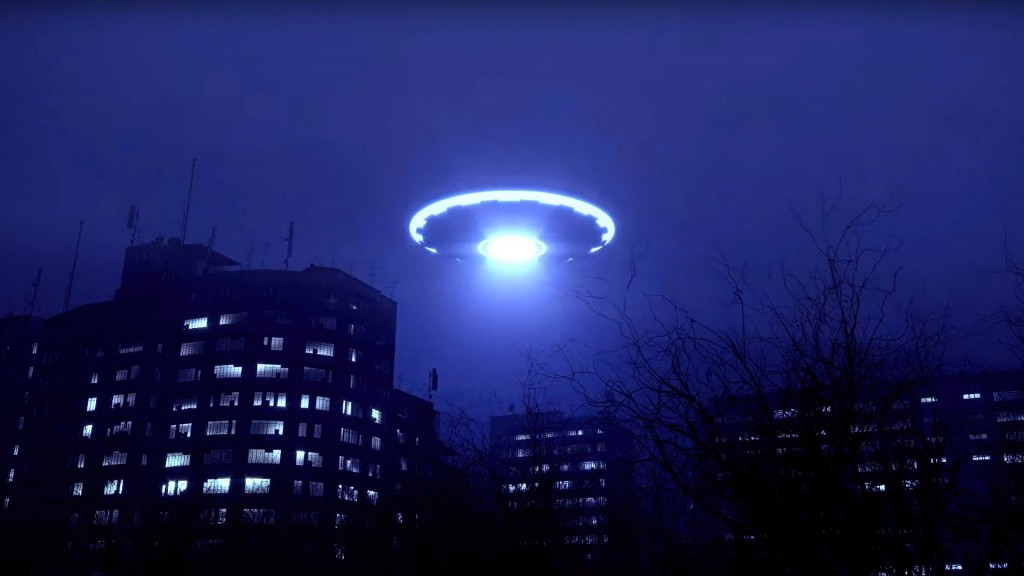 Symbolbild: UFO über einer Stadt, Lichterscheinung