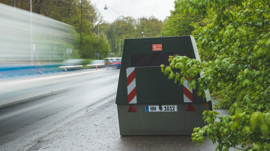 Ein mobiler Blitzer an der Saarbrücker Westspange