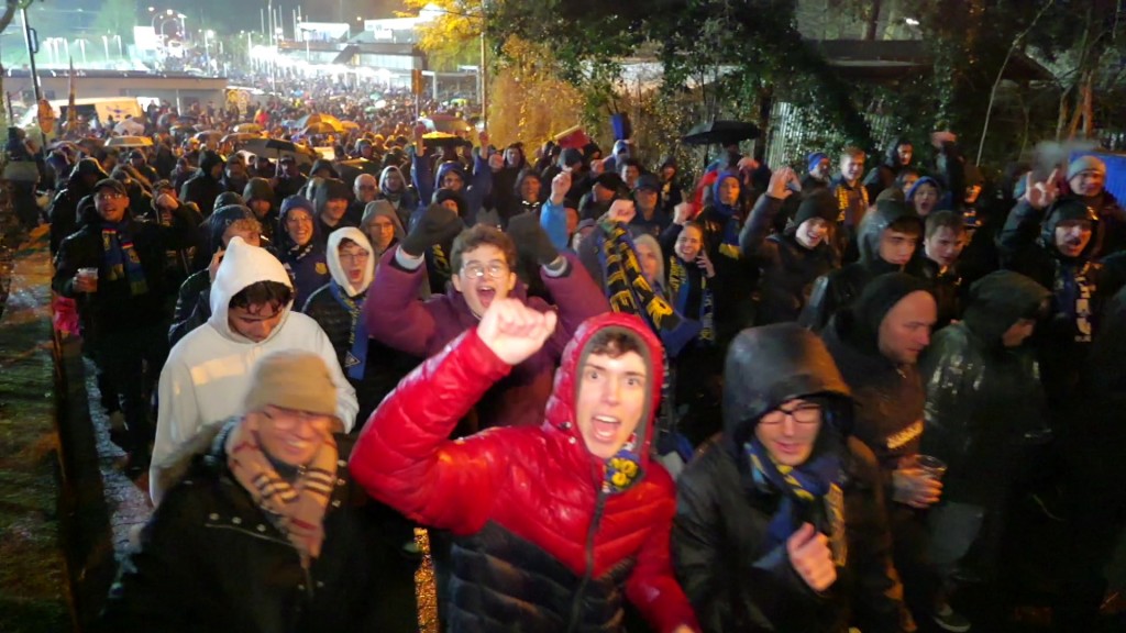 Foto: Feiernde Fans des 1. FC Saarbrücken