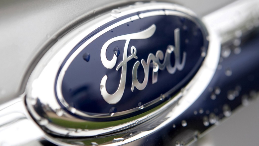 Das Logo des Autobauers Ford an einem Fahrzeug