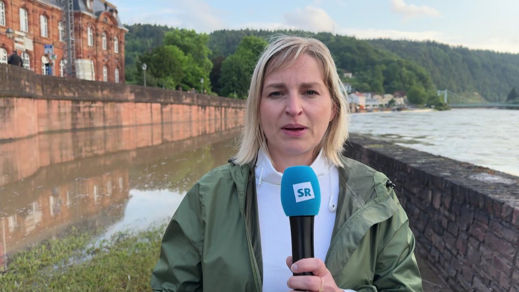 Foto: SR-Reporterin Nelly Thelen in Mettlach