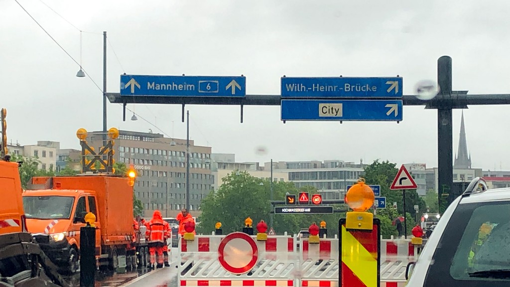 Wegen Hochwasser ist die Saarbrücker Stadtautobahn A 620 gesperrt