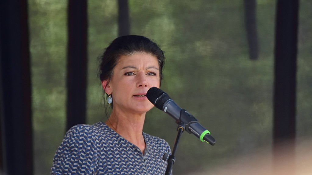 Foto: Sahra Wagenknecht spricht bei einem Wahlkampfauftritt ihres Bündnis Sahra Wagenknecht (BSW).