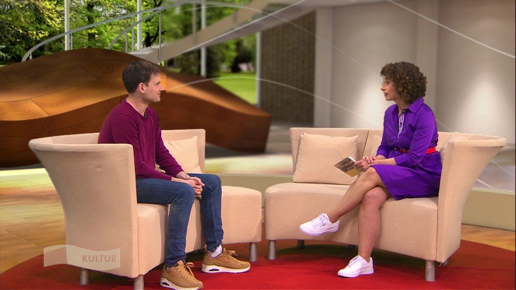 Foto: Jörn Michaely(l.) und Christine Alt (r.) im Studio