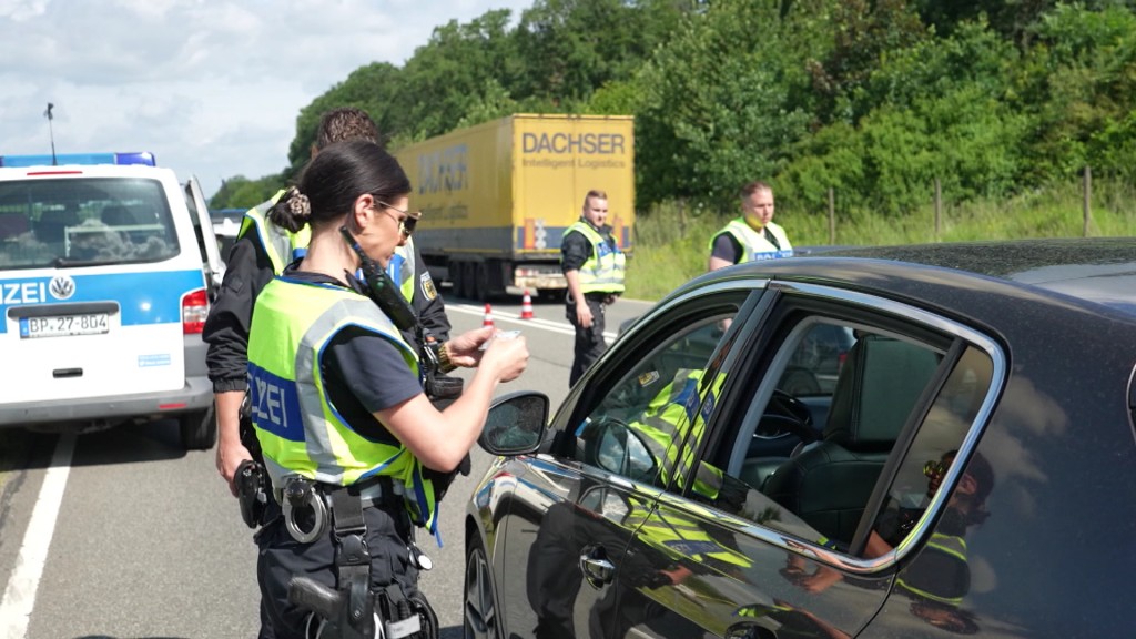 Foto: Die Bundespolizei führt in Überherrn Grenzkontrollen durch.