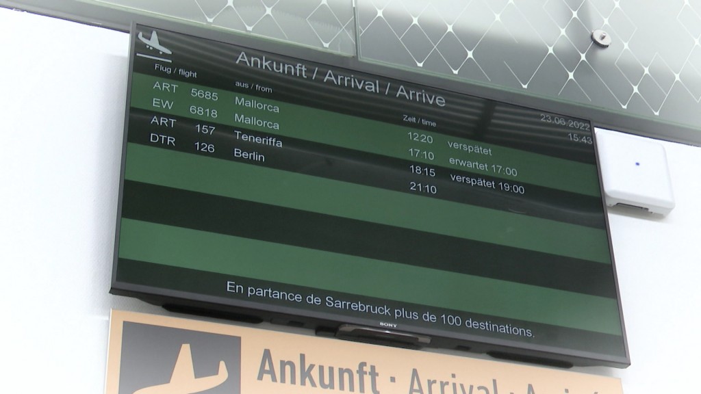 Foto: Anzeigetafel am Flughafen