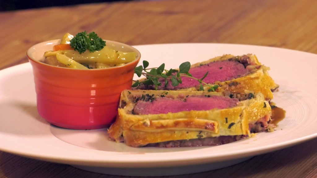 Foto: Filet Wellington mit Kohlrabi und Karottengemüse