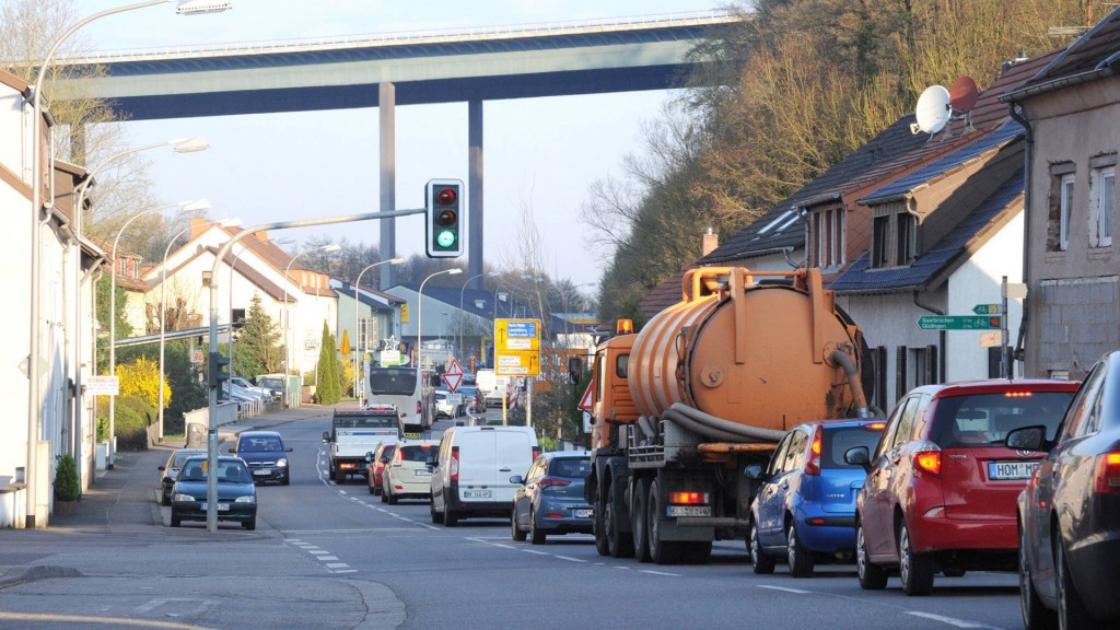 Stau in Fechingen 