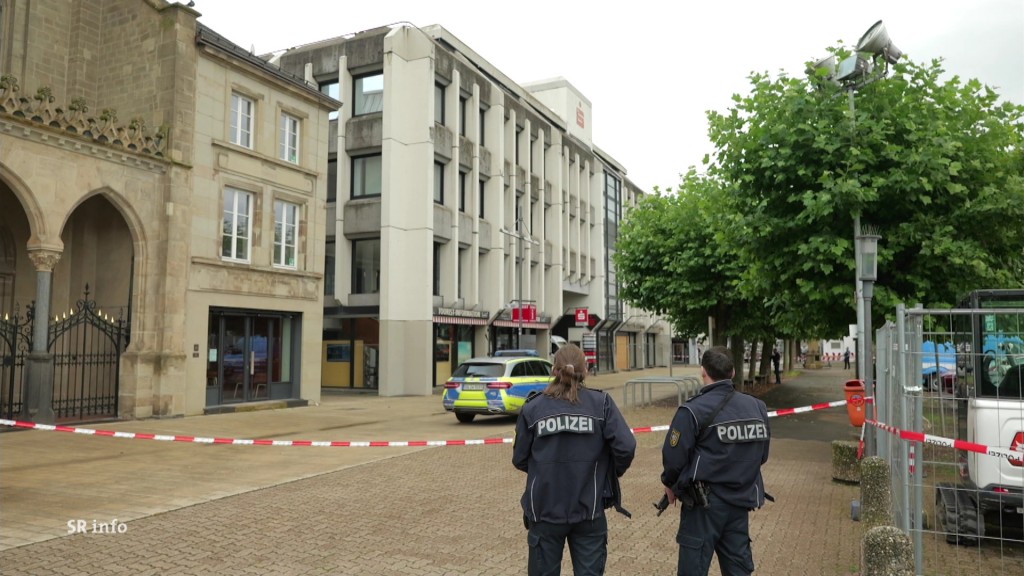 Foto: Polizei-Einsatz bei der Sparkassen-Filiale am Großen Markt