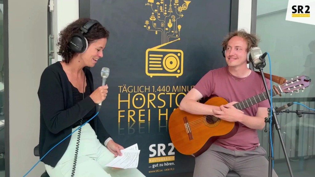 Karwendel im Interview mit SR 2-Moderatorin Gabi Szarvas