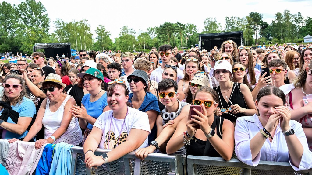 Publikum vor der Bühne beim SR Ferien Open Air 2024